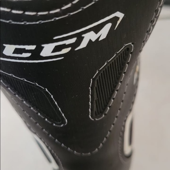 3 items: Timberland Boots, Ice Skates and Winter Boots - Picture 13 of 13